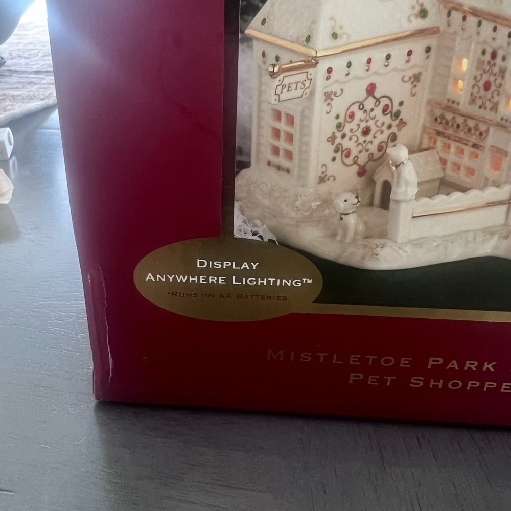 Lenox Mistletoe Park Pet shoppe Village - Picture 6 of 8